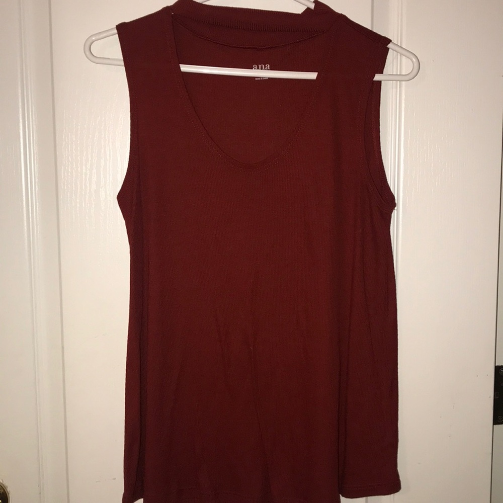 ❤️TOP WITH CUT OUT IN FRONT❤️